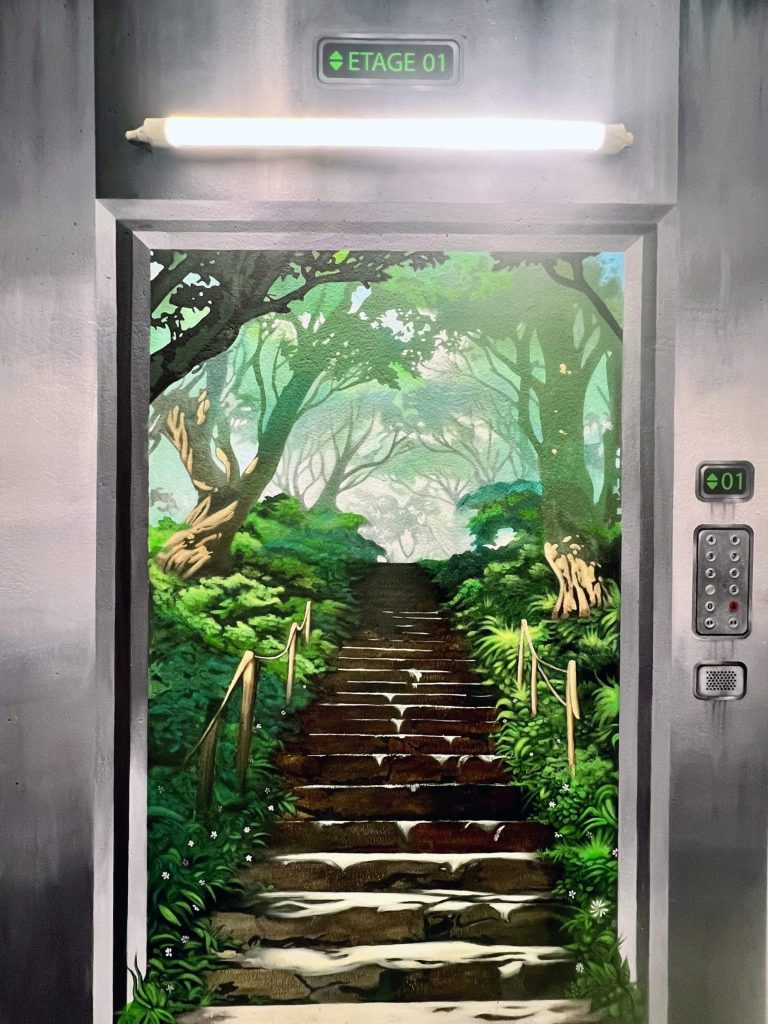 Ascenseur VS Escaliers - Trompe l'oeil